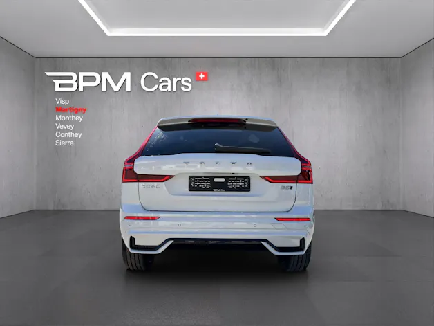 Volvo XC60 B5 Benzin Mild Hybrid AWD Ultra Dark Geartronic