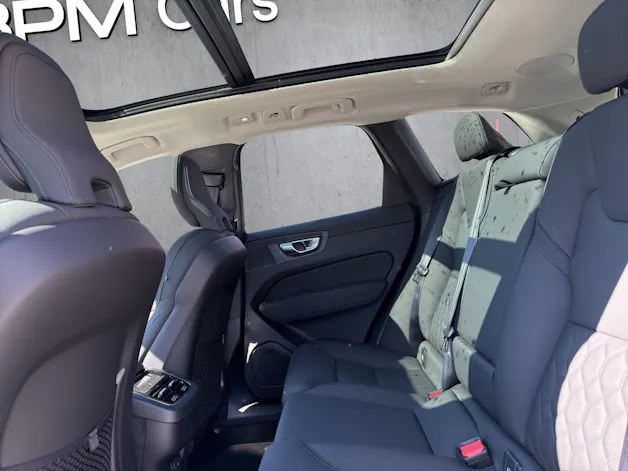 Volvo XC60 B5 Benzin Mild Hybrid AWD Ultra Dark Geartronic