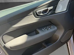 VOLVO XC60 T6 eAWD PluginHybrid Ultra Dark Geartronic