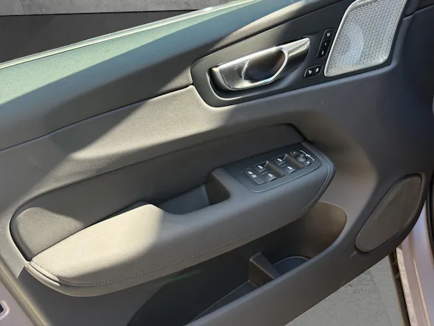 VOLVO XC60 T6 eAWD PluginHybrid Ultra Dark Geartronic