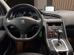 PEUGEOT 5008 1.6 THP Allure Tiptronic