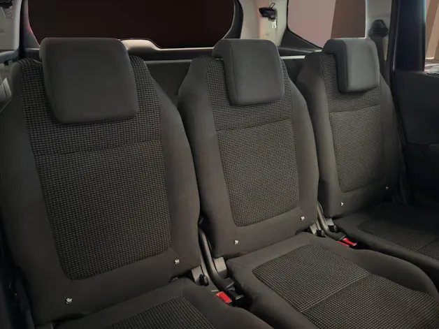 PEUGEOT 5008 1.6 THP Allure Tiptronic