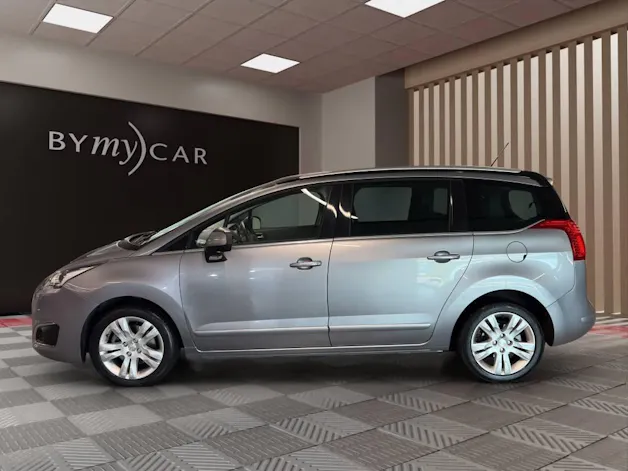PEUGEOT 5008 1.6 THP Allure Tiptronic