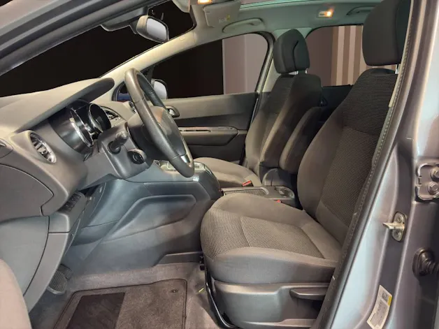 PEUGEOT 5008 1.6 THP Allure Tiptronic