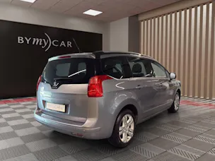PEUGEOT 5008 1.6 THP Allure Tiptronic