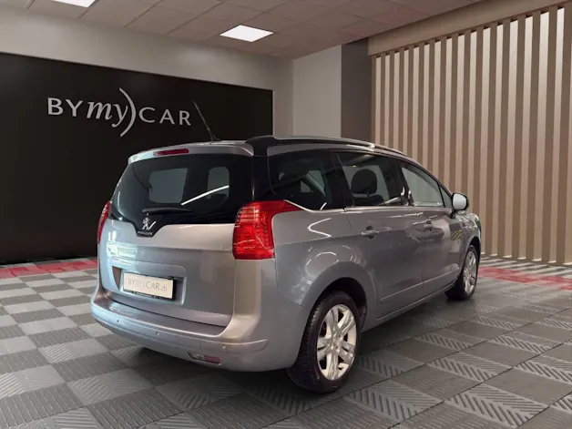 PEUGEOT 5008 1.6 THP Allure Tiptronic