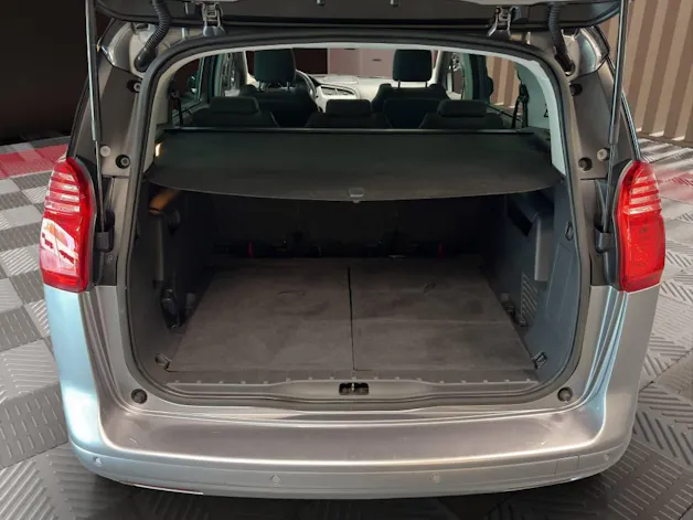 PEUGEOT 5008 1.6 THP Allure Tiptronic