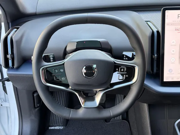 VOLVO EX30 P8 69 kWh AWD Ultra