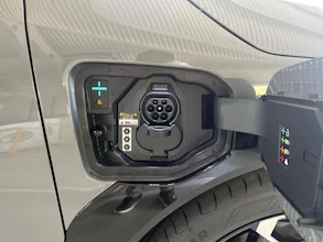 https://vehicle.imgix.net/4401037/ca78dc2c-8f5c-4f79-986f-abb66a352363.jpg