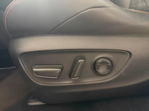 https://vehicle.imgix.net/4401039/e822ade6-c8a9-433a-8820-ac25e5b9fc83.jpeg