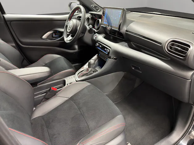 Toyota Yaris 1.5 VVT-i HSD GR Sport