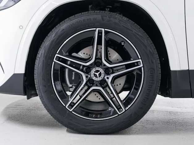Mercedes-Benz GLA 220 d 4MATIC "Swiss Star"