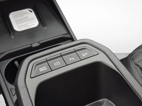 https://vehicle.imgix.net/4401128/e4b10e89-5c97-47d4-b554-42bf3424bdb4.jpg