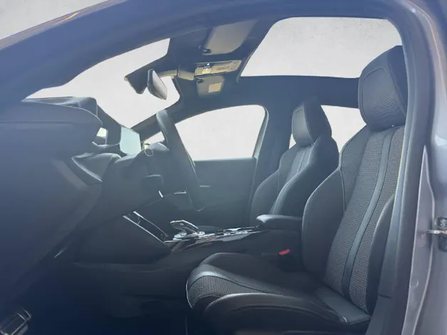 PEUGEOT 208 e-GT