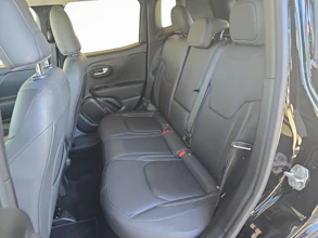 https://vehicle.imgix.net/4401178/a8680506-604e-4ea5-86d9-de8eff140487.jpg