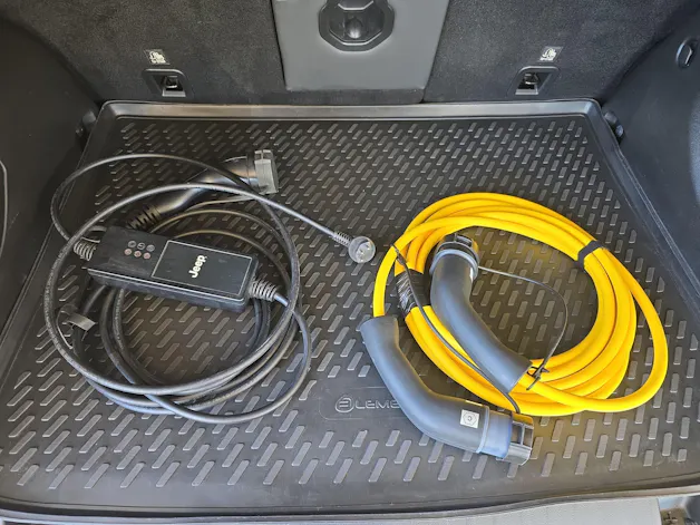Jeep Renegade 1.3 S 4xe / ab 3,9% Leasing bei Abschluss einer Protect Autoversicherung