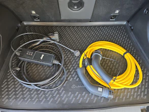 https://vehicle.imgix.net/4401178/b6bfce13-fb91-4c1e-8f46-5dd34ea4e07d.jpg