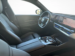https://vehicle.imgix.net/4401183/34aae1fb-e94f-4a69-94fc-f5de1c4e8884.jpg