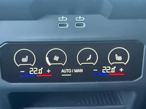 https://vehicle.imgix.net/4401183/b9550deb-e987-431f-b6e1-6e7ad9171944.jpg