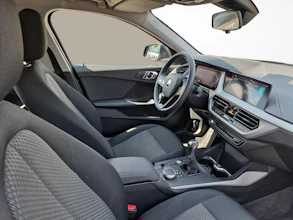 https://vehicle.imgix.net/4401189/dd3cdafa-8e72-4835-afa1-2045bf415285.jpg