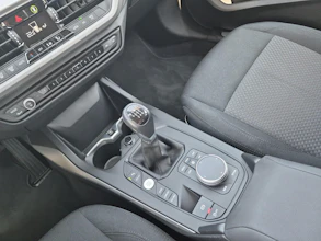https://vehicle.imgix.net/4401189/ede44798-6750-43fb-810c-ed371fe3ca02.jpg