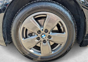 https://vehicle.imgix.net/4401189/f326a153-6571-4e13-a2d9-bac3443beb61.jpg