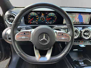 MERCEDES-BENZ A 200 AMG Line