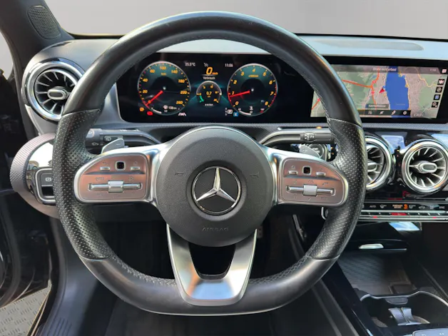 MERCEDES-BENZ A 200 AMG Line