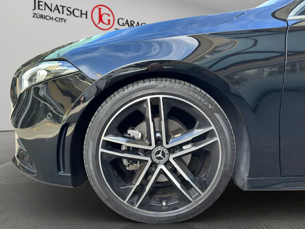 MERCEDES-BENZ A 200 AMG Line