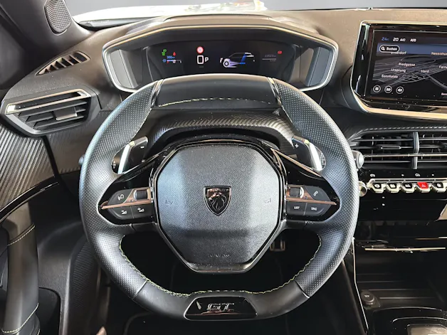 PEUGEOT 2008 1.2 Hybrid 145 GT