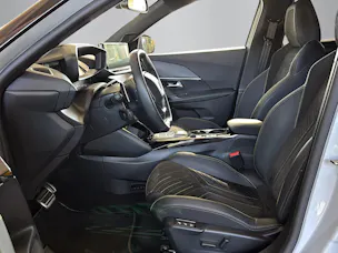 PEUGEOT 2008 1.2 Hybrid 145 GT
