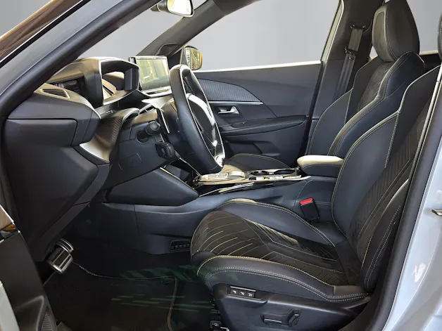 PEUGEOT 2008 1.2 Hybrid 145 GT
