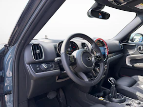 https://vehicle.imgix.net/4401456/0c204611-c7e1-490c-83ff-8e494befd1ba.jpg