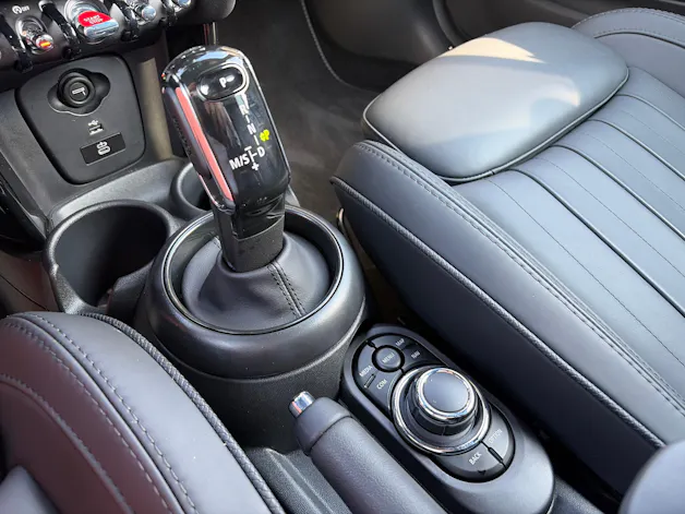 Mini Cabrio F57 2.0i Cooper S Yours Trim