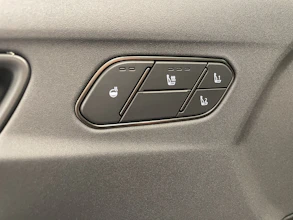 https://vehicle.imgix.net/4401503/45bd4735-fe4b-48b1-8873-3a7a202ff209.jpg