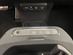 https://vehicle.imgix.net/4401503/bdad3eaf-5d03-4ef2-b926-71605634b277.jpg