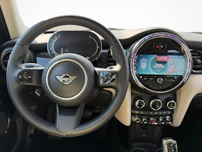 https://vehicle.imgix.net/4401567/61a96f9a-7a39-433b-9652-fd4eadb6bc84.jpg