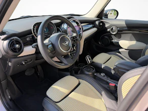 https://vehicle.imgix.net/4401567/6641ff69-a294-458b-bca8-f866624d6959.jpg