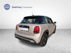 https://vehicle.imgix.net/4401567/cb50352f-c736-4cc1-8939-c7f44a4e4d15.jpg