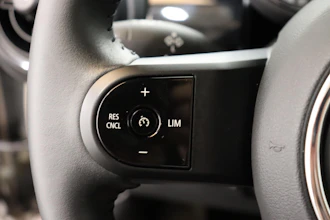 https://vehicle.imgix.net/4401570/d1ff8312-8d98-4a52-96f9-3e18a94bcf8b.JPG