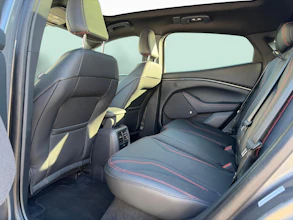 https://vehicle.imgix.net/4401613/b15cc2f2-29b3-4e94-b8a7-981efb75e3d7.jpg