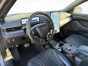 https://vehicle.imgix.net/4401613/b1ab54d7-a032-4be1-8bda-5fa91b15129e.jpg