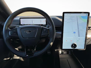https://vehicle.imgix.net/4401613/ed3cdd9e-9c24-4e33-9d85-46d9e03e2d1a.jpg