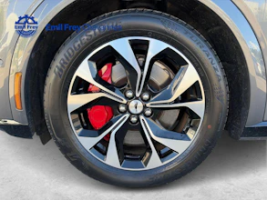 https://vehicle.imgix.net/4401613/edb50bc0-c702-41d8-b9e3-de0e0a5e09c9.jpg