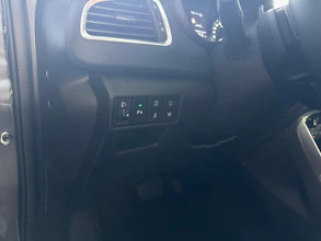 https://vehicle.imgix.net/4401637/6c656330-2a49-47e2-9a4b-6ef2d7fb50fc.jpg