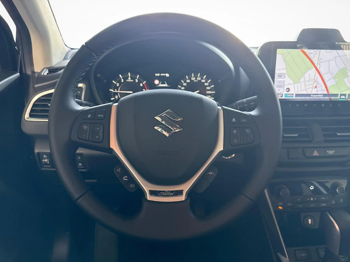 Fahrzeugbild SUZUKI S-CROSS
