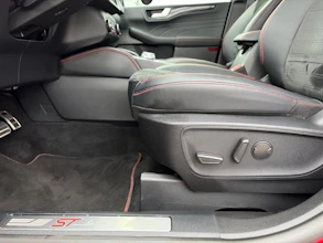 https://vehicle.imgix.net/4401647/d9de7962-3546-4288-814c-68b44c74bf0c.jpg