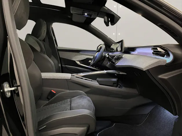 PEUGEOT 5008 1.2 Hybrid GT