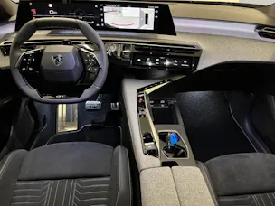 PEUGEOT 5008 1.2 Hybrid GT