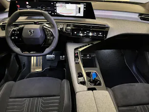 PEUGEOT 5008 1.2 Hybrid GT